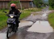 Jalan Rusak di Kebandungan Kecamatan Bantarkawung Brebes Terkesan Dibiarkan