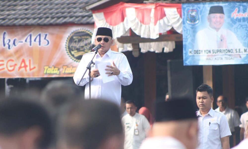 Walikota Tegal Dedy Yon memimpin apel pertama pasca libur lebaran 2023 /Foto: dok. Humas Pemkot Tegal/