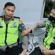 Petugas pos pengamanan lebaran 2023 di Kota Tegal dicek kesehatanya./Foto: dok. Humas Polres Tegal Kota/