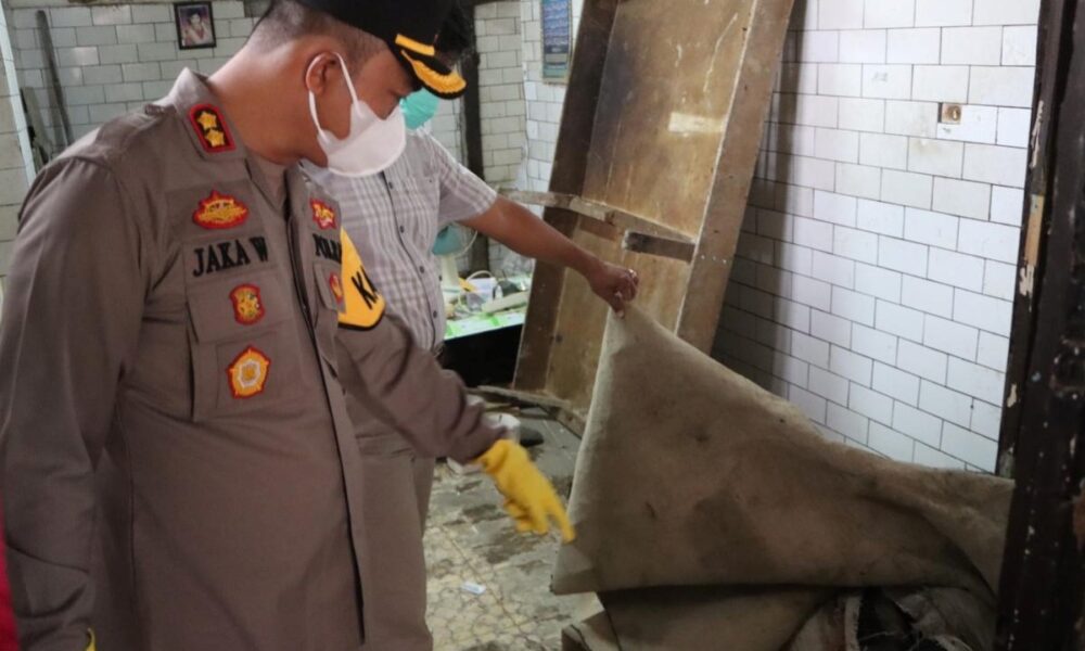 Geger mayat di dalam karung di rumah seorang dokter di Tegal/Foto: Istimewa/