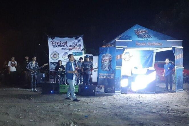 
					Yollanda Band Hibur Pengunjung Festival Kuliner dan Hiburan di eks Pasar Kalierang Bumiayu