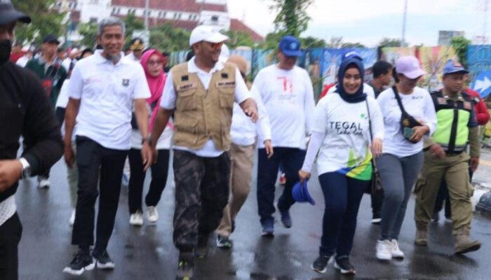 Di Tegal, May Day Diperingati dengan Jalan Sehat   