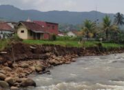 Pemukiman warga di Desa / Kecamatan Salem, Kabupaten Brebes terancam oleh Sungai Cigunung. Foto: Yudhi Prasetyo/Portal Pantura.