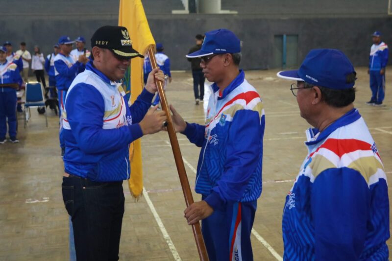 Walikota Tegal Dedy Yon mengatakan, atlet yang akan bertanding membawa nama baik pribadi, keluarga dan nama baik Kota Tegal. Foto: Humas Pemkot Tegal.