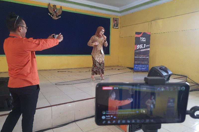 Lomba karaoke merupakan salah satu rangkaian kegiatan HUT RI ke-78 tingkat kecamatan Paguyangan. Acara berlangsung meriah.