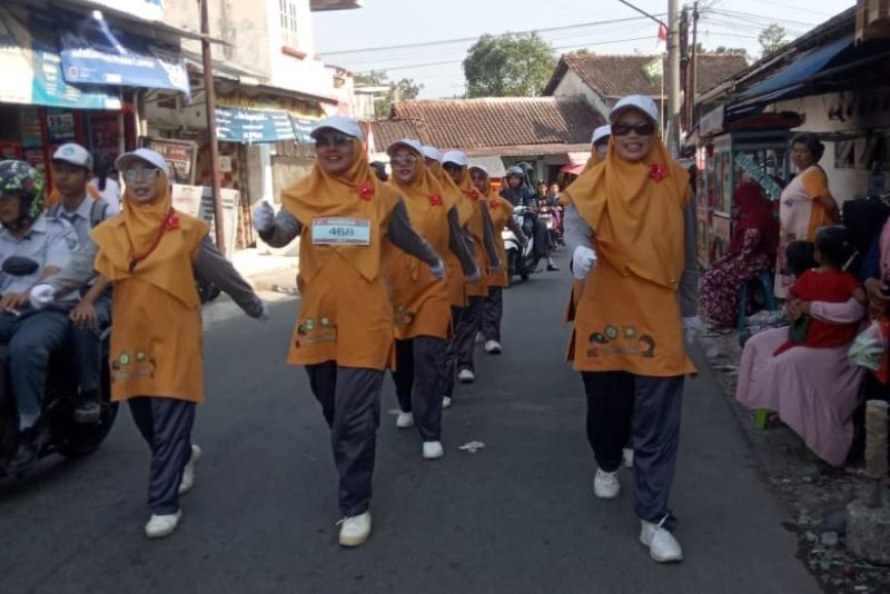 Regu IGABA Tonjong tampak bersemangat mengikuti gerak jalan dalam rangka HUT RI ke-78 tingkat Kecamatan Tonjong.