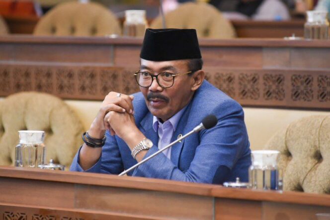 
					Anggota DPR RI Agung Widyantoro.