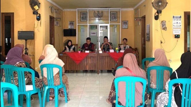 
					Mahasiswa Alma Ata Yogyakarta beri pendampingan kepada UMKM di Desa Lebosari, Kecamatan Kangkung, Kabupaten Kendal.