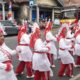 Peserta gerak jalan melakukan atraksi di depan panggung kehormatan.