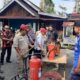 Camat Paguyangan Drs Husni Pramono AP NSi memeriksa kesiapan kelengkapan peralatan penanggulangan karhutla. Foto: Yudhi Prasetyo/Portal Pantura.