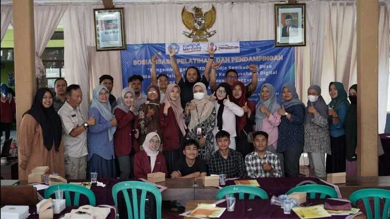 Foto bersama personel BUMDes Bedja Sembada dan tim PKM Universitas Peradaban.