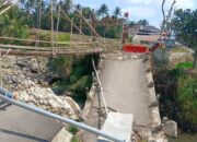 Kondisi jembatan Sungai Erang di Dukuh Cibangkang, Desa Ragatunjung, Kecamatan Paguyangan, Brebes belum juga diperbaiki. Foto: Yasir Andi/Portal Pantura.