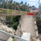 Kondisi jembatan Sungai Erang di Dukuh Cibangkang, Desa Ragatunjung, Kecamatan Paguyangan, Brebes belum juga diperbaiki. Foto: Yasir Andi/Portal Pantura.