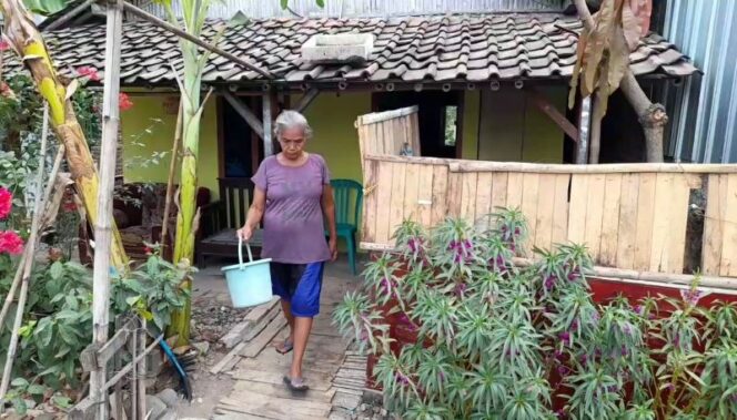 
					Sukiyah dan Tasirun hidup dalam garis kemiskinan. Bukti nyata kemiskinan masih ada di Kabupaten Brebes. Foto: Yudhi Prasetyo/Portal Pantura.