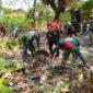 Aksi bersih-bersih sampah di saluran irigasi dan pinggir jalan Kersana - Tanjung Kabupaten Brebes, Selasa (31/10/2023).