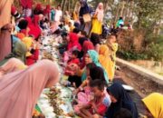 Warga di Brebes Makan Ramai – Ramai di Jalan Usai Selesai Dibangun TMMD