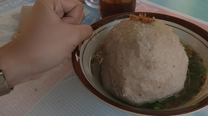 Bakso Semar Tegal rasanya enak dan berukuran jumbo dengan berbagai isian yang bisa dipilih sesuai dengan selera. Foto: Google Map.ac