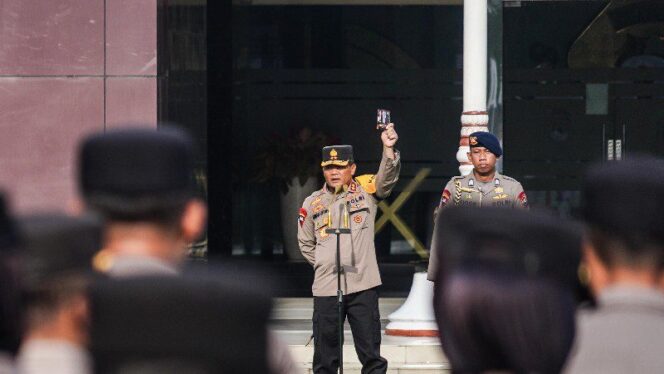 
					Kapolda Jateng mengeluarkan Buku Saku Pedoman Netralitas anggota Polri dalam Pemilu 2024