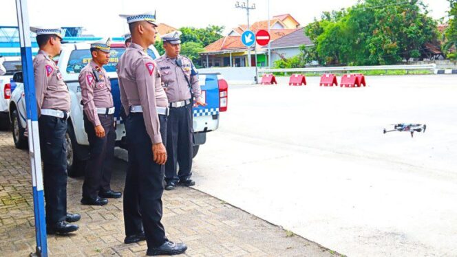 
					20 Pelanggaran Terdeteksi Saat Uji E TLE Mobile Drone di Brebes