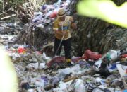 Urip Miris Lihat Sungai Bentiris Penuh Sampah