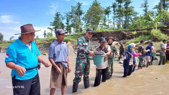 
					Pembangunan Jembatan Gantung Wadasgumantung Pengecoran Lubang Tiang Pancang