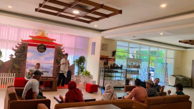 
					Sensasi Sarapan Pagi Diiringi Musik Etnik di Grand Dian Hotel Bumiayu