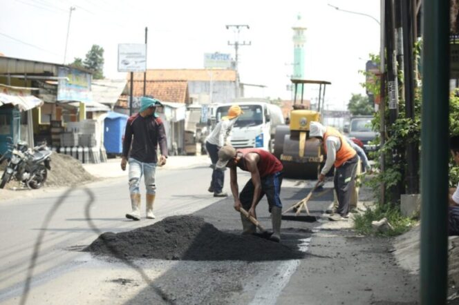 
					Target H-7 Lebaran Idul Fitri Jalan Mulus DPUPR Kabupaten Tegal Terbitkan 15 SPK Perbaikan dan Perawatan