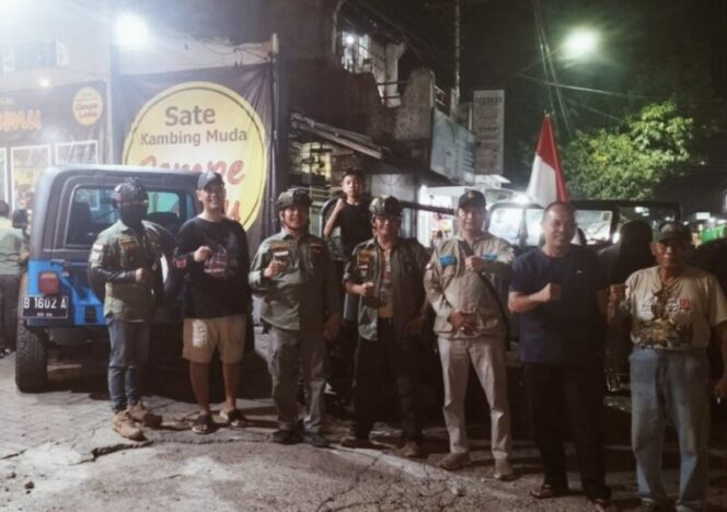 
					WOW Di Tugu Poci Slawi, Tegal American Jeep Baksos Bagikan Tajil Ramadan 1445 Hijriah