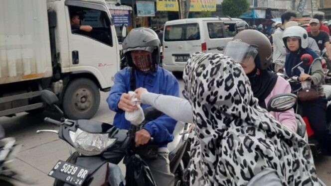 
					SMK Mutubumi Tebar 1.500 Takjil di Jalan P Diponegoro Bumiayu