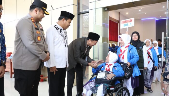 1052 Jamaah Calon Haji Kabupaten Brebes Berangkat