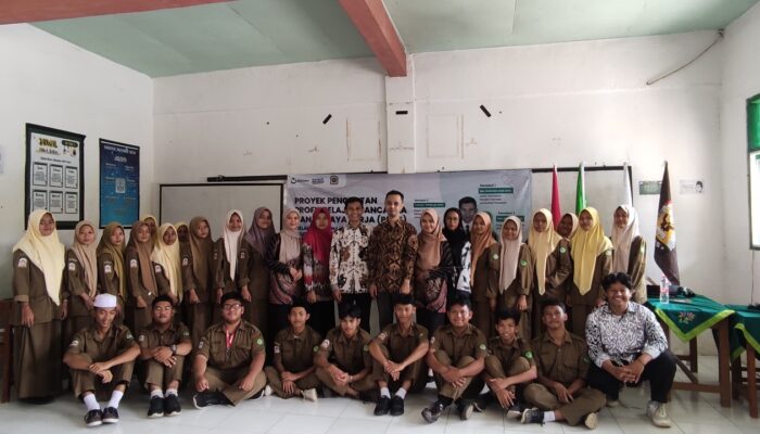 Puluhan Siswa SMK Al Huda Bumiayu, Antusias Mengikuti Pelatihan Menulis Majalah Sekolah