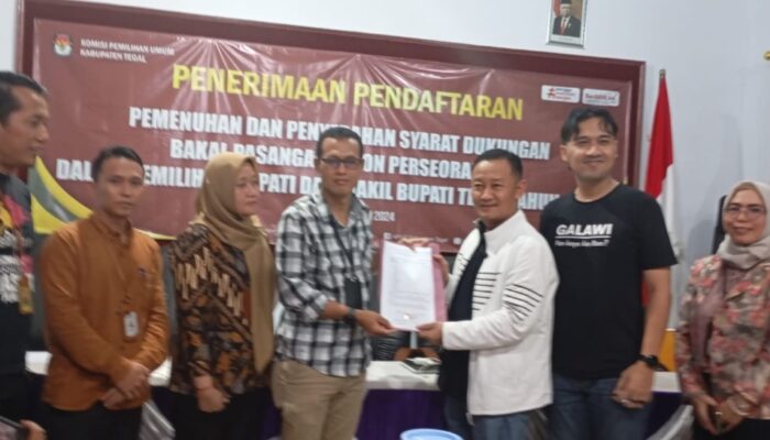 Calon Perseorangan Pilkada 2024 Duet Muhammad Mu’min dan Bima Eka Sakti Datangi KPU Kabupaten Tegal