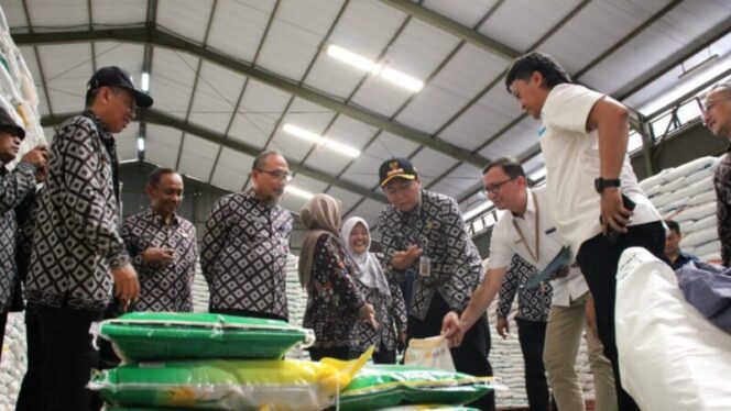 
					Jelang Idul Adha, Ketersediaan Beras di Gudang Bulog Aman