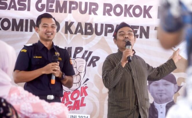 
					Ki Dalang Marjo Sulam Hidupkan Suasana Sosialisasi Gempur Rokok Ilegal Kolaborasi Bea Cukai dan Kominfo Kabupaten Tegal