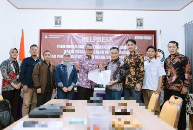 
					Paslon Perseorangan Serahkan Berkas Ke KPU Kabupaten Tegal, Mumin-Bima Optimis Lolos