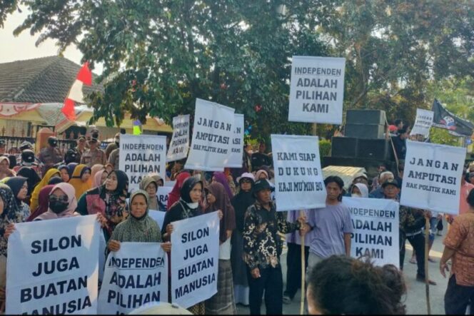 
					Dukung Full Mu’min dan Bima, Pendukung Calon Bupati dan Wakil Bupati Tegal Gelar Aksi Damai Depan Kantor Bawaslu