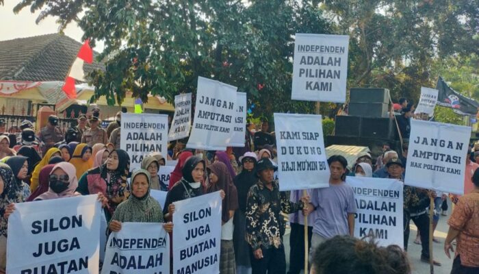 Dukung Full Mu’min dan Bima, Pendukung Calon Bupati dan Wakil Bupati Tegal Gelar Aksi Damai Depan Kantor Bawaslu