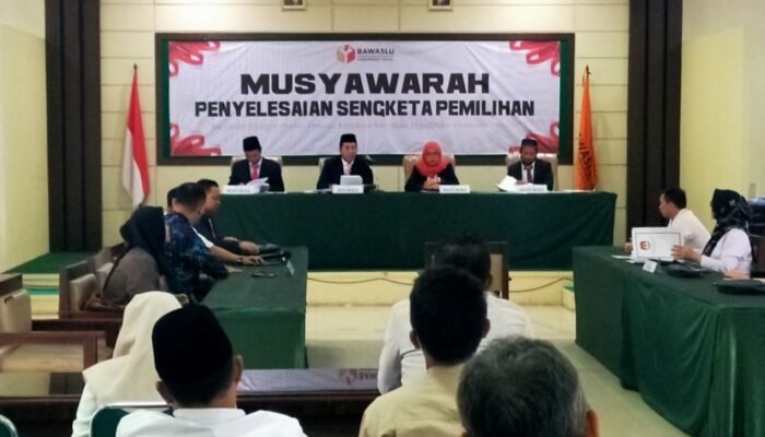 Aksi Damai Calon Perseorangan Pilkada 2024 di Bawaslu Bergulir Ke Gedung Satpol PP Kabupaten Tegal