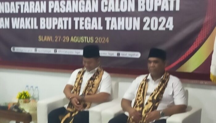 KPU Berikan Selendang Motif Batik Khas Tegalan Sambut Pasangan Ischak-Kholid Calon Bupati dan Wakil Bupati Tegal