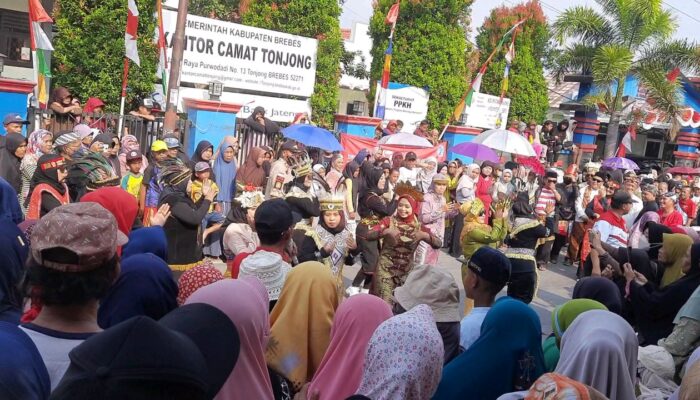 VIDEO: Moment Pegawai Kecamatan dan Perangkat Desa Joged di Depan Camat