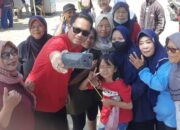 Warga Sambut Hangat Agung Prihatna di Car Free Day Bumiayu