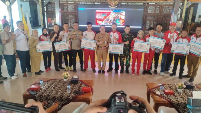 
					Atlet dan Pelatih Peraih Medali Porprov Jateng 2023 Terima Bonus dari Pemkab Brebes