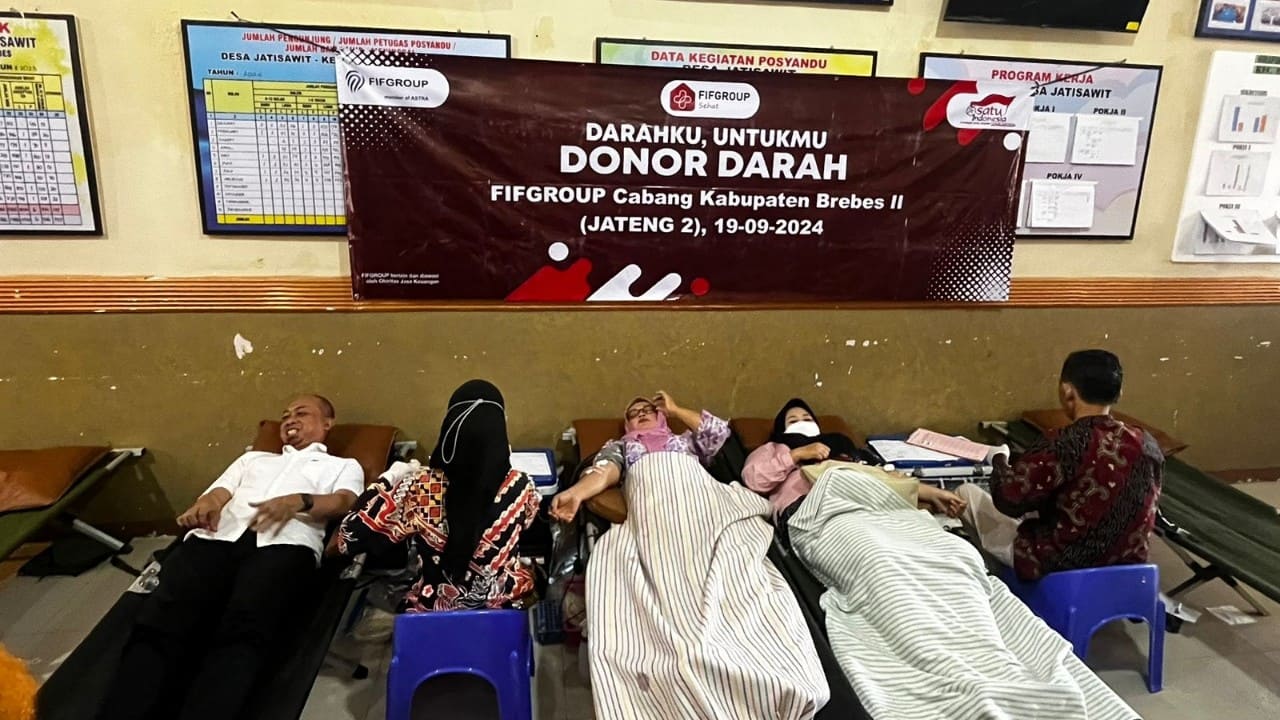 Donor darah adalah kegiatan yang baik untuk dilakukan, karena dengan melakukan donor darah secara rutin dapat menurunkan kekentalan darah dalam tubuh yang juga membawa manfaat bagi tubuh. Oleh karena itu, FIFGROUP ingin terus berkontribusi bagi masyarakat melalui Program Donor Darah FIFGROUP ini. (Foto: dok. FIFGRUP Brebes II)