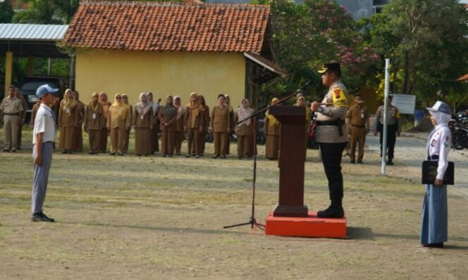 
					Kunjungi SMK 2 Slawi, Kapolres Tegal Ajak Siswa Siswi Hindari Perilaku Negatif