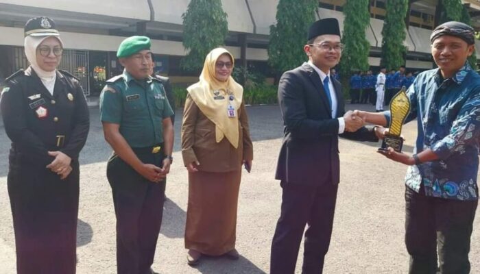 Raih Juara 2 FK Metra Terima Penghargaan di Hari Sumpah Pemuda, Amir Ajak Pemuda Kabupaten Tegal Aktif Pembangunan