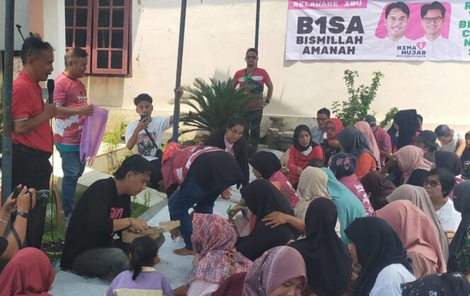 
					NGGAK Cuma Makan Bareng, Bima Calon Bupati Tegal Nomor 01 Ajak Warga Desa Margasari Wujudkan Pilkada Damai