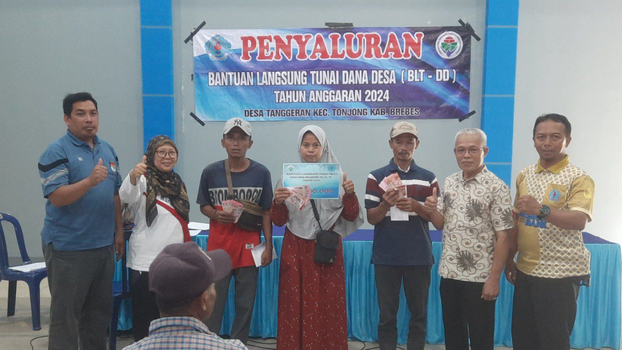 Foto bersama KPM BLT DD Desa Tanggeran. (Portal Pantura/Yudhi Prasetyo)