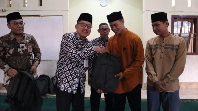 
					Pemkab Brebes dan Baznas Peringati Hari Antikorupsi dengan Bakti Sosial di Panti Asuhan dan Pesantren