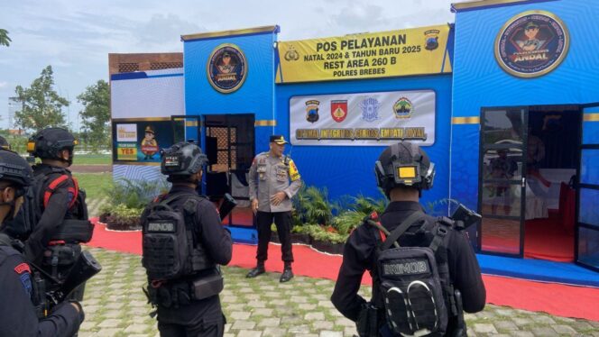 
					30 Personel Brimob Perkuat Pengamanan Nataru di Brebes dalam Operasi Lilin Candi 2024