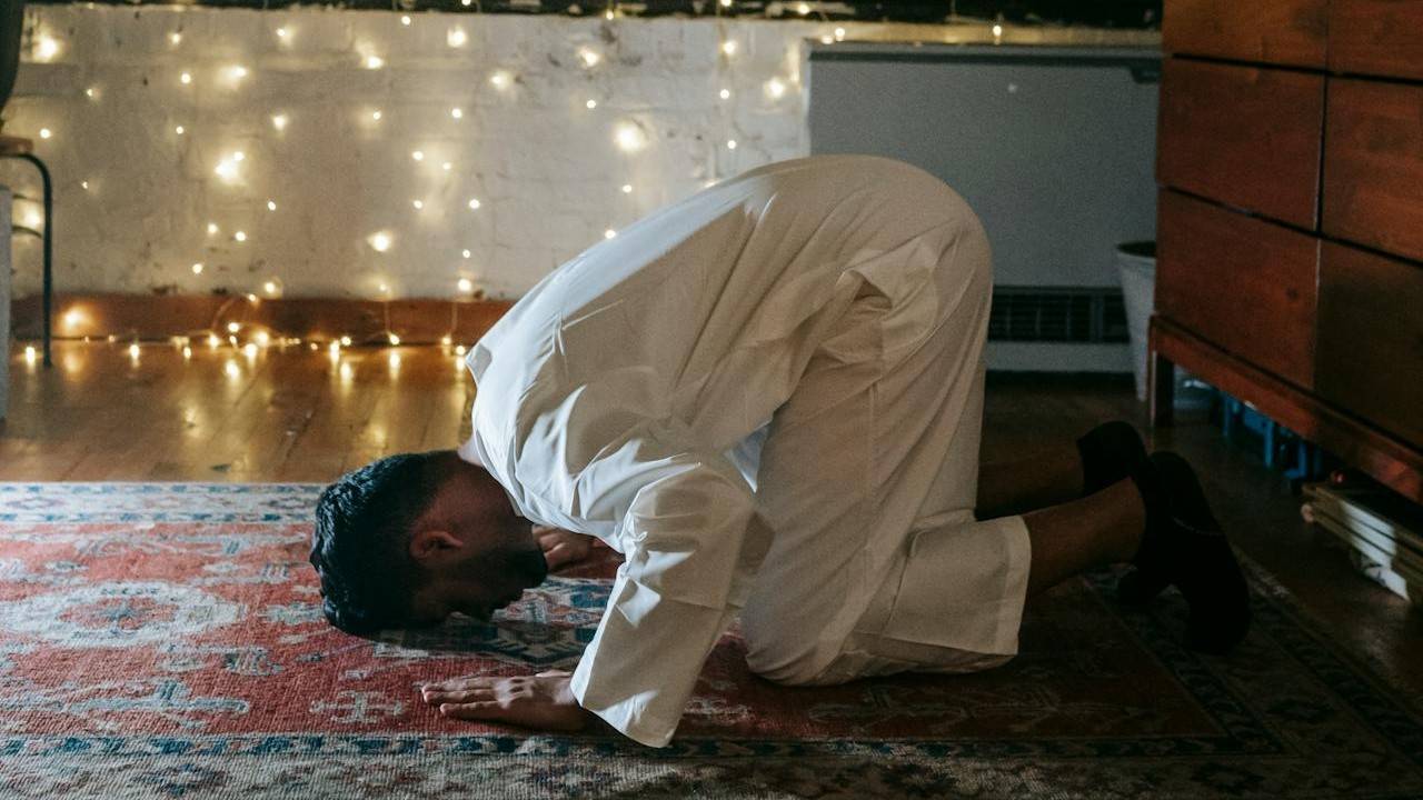 Ilustrasi Sholat. (Michael Burrows/Pexels)